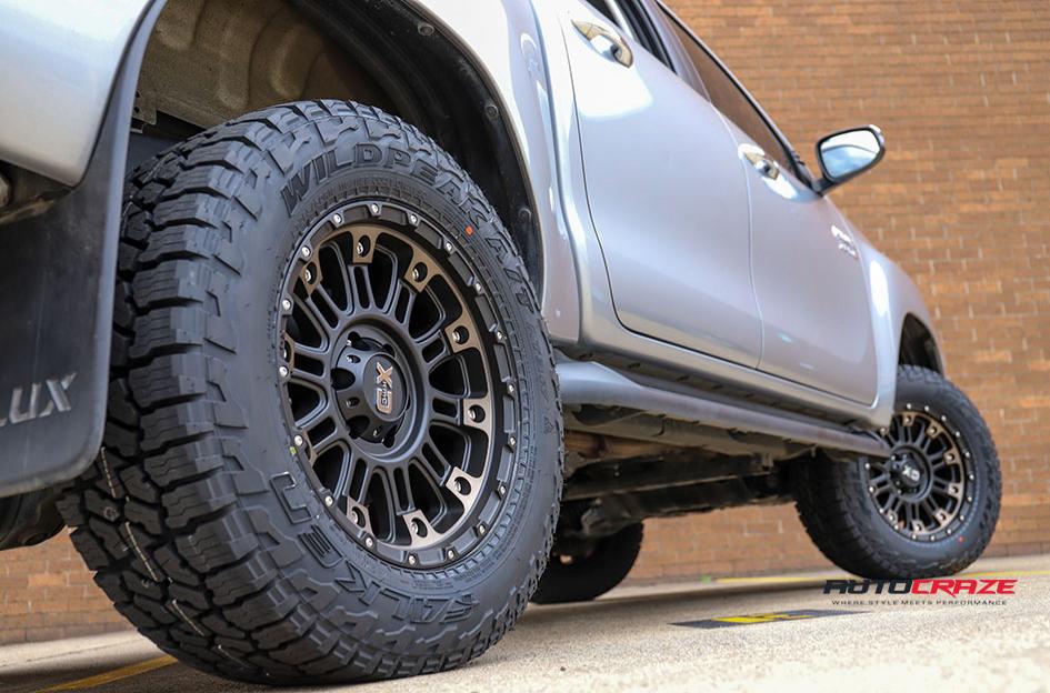 TOYOTA HILUX N80 4WD HOSS XD II SATIN BLACK DARK TINT